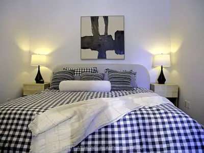 35 Hayden Street 1606, Toronto, On M4y 3c3