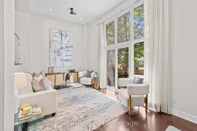 11 Stonedale Placeway, Toronto, On M3b 1w2