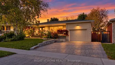 24 Stonedene Boulevard, Toronto, On M2r 3c7