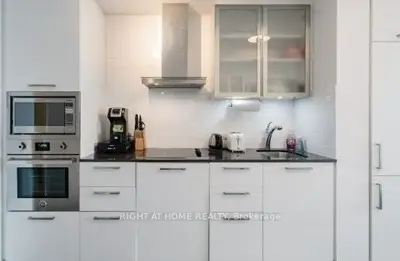 14 York Street 3502, Toronto, On M5j 0b1