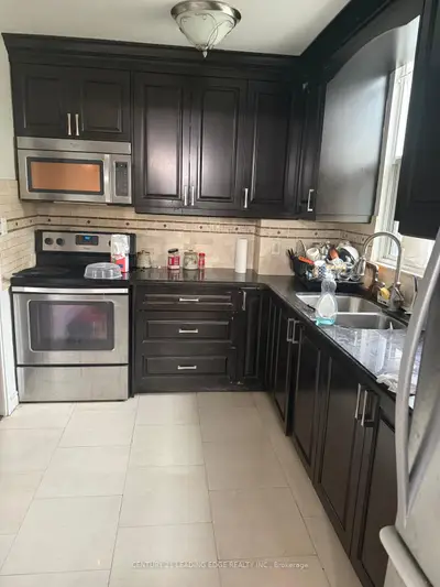 60 Pavane Link Way 408, Toronto, On M3c 1a1