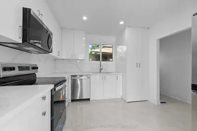 2 Lisburn Crescent, Toronto, On M2j 2z5
