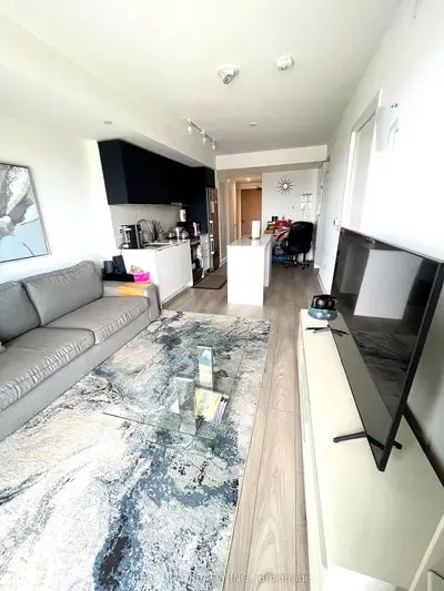 8 Tippett Road 808, Toronto, On M3h 0e7