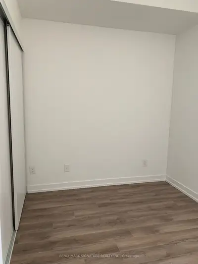20 Edward Street 1717, Toronto, On M5g 0c5