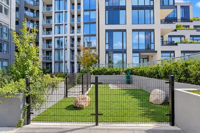 2020 Bathurst Street 523, Toronto, On M5p 0a6