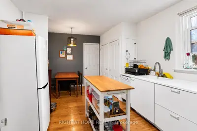10 Borden Street Main Floor, Toronto, On M5s 2m9