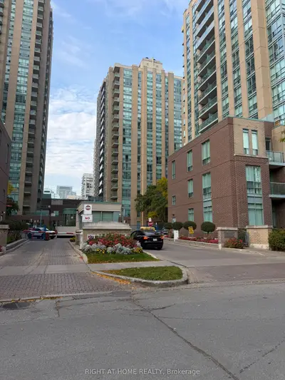 26 Olive Avenue 908, Toronto, On M2n 7g7
