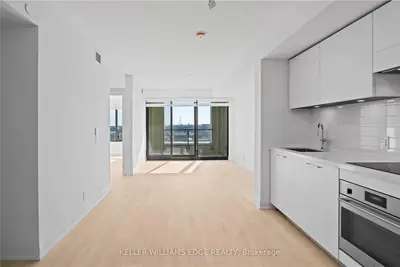 33 Frederick Todd Way 507, Toronto, On M4g 0c9