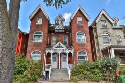 110 Baldwin Street, Toronto, On M5t 1l6