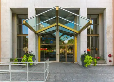 65 Scadding Avenue 722, Toronto, On M5a 4l1