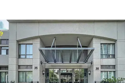 35 Hollywood Avenue 817, Toronto, On M2n 0a9