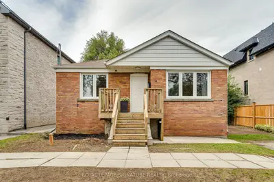 32 Wigan Crescent, Toronto, On M3h 3a4