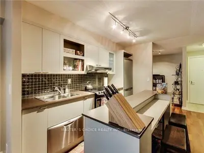 111 Elizabeth Street 1001, Toronto, On M5g 1p7