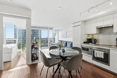 70 Queens Wharf Road 2115, Toronto, On M5v 0j2