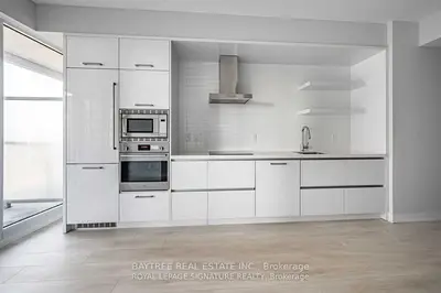 2221 Yonge Street 1506, Toronto, On M4s 2b4