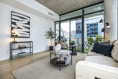 25 Stafford Street 611, Toronto, On M5v 2s2