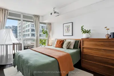 38 Dan Leckie Way 1605, Toronto, On M5v 2v6