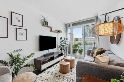 38 Dan Leckie Way 1605, Toronto, On M5v 2v6
