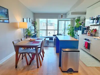 210 Simcoe Street 2308, Toronto, On M5t 0a9