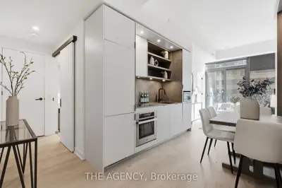 55 Charles Street E 1001, Toronto, On M4y 0j1
