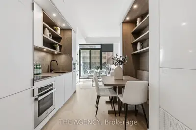 55 Charles Street E 1001, Toronto, On M4y 0j1