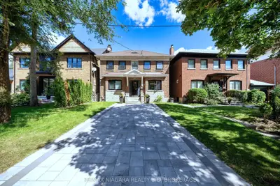 38 Yonge Boulevard, Toronto, On M5m 3g5