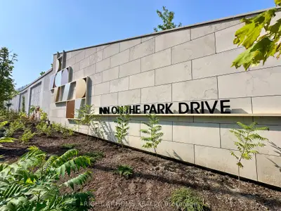 10 Inn On The Park Drive 2905, Toronto, On M3c 0p9