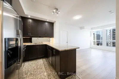 628 Fleet Street 2103, Toronto, On M5v 1a8