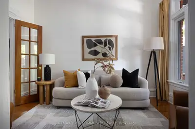 200 Albany Avenue, Toronto, On M5r 3c6