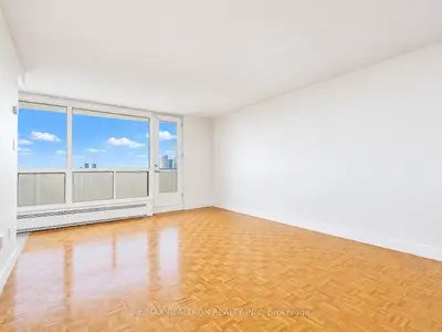 666 Spadina Avenue 2414, Toronto, On M5s 2h8