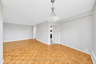 9 Deer Park Crescent 1104, Toronto, On M4v 2c4