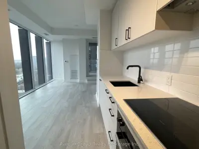 5 Quarrington Lane 811, Toronto, On M3c 0s5