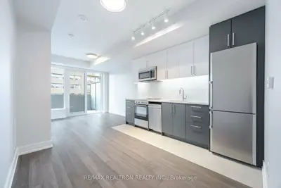 2525 Bathurst Street 705, Toronto, On M6b 2y9