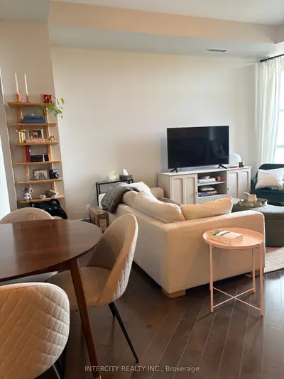 23 Glebe Road W 1018, Toronto, On M5p 0a1