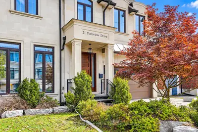 21 Yorkview Drive, Toronto, On M2n 2r9