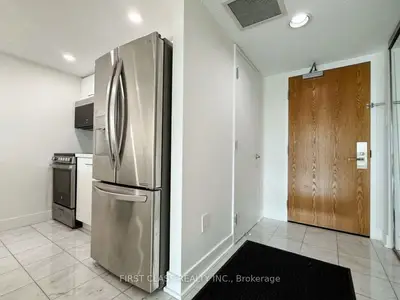 38 Elm Street 611, Toronto, On M5g 2k5