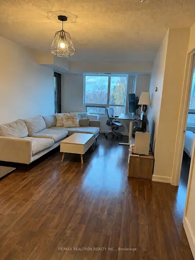 17 Anndale Drive 510, Toronto, On M2n 2w7