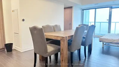 17 Bathurst Street 1715, Toronto, On M5v 0n1