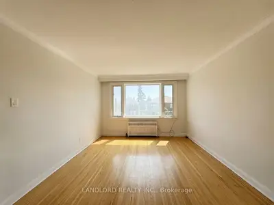82 Lanark Avenue 2nd Fl, Toronto, On M6e 2g4
