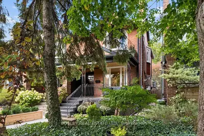 206 Ashworth Avenue, Toronto, On M6g 2a7