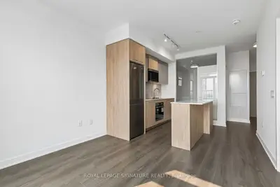 30 Dreamers Way 638, Toronto, On M5a 0z1