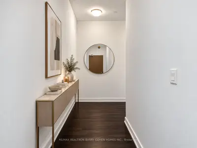 501 St Clair Avenue W 1707, Toronto, On M5p 0a2