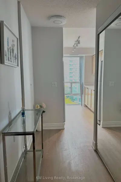 28 Olive Avenue 811, Toronto, On M2n 7e6