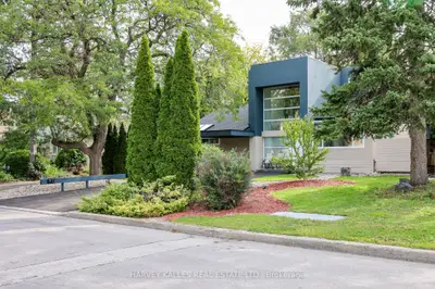 90 Berkinshaw Crescent, Toronto, On M3b 2t2