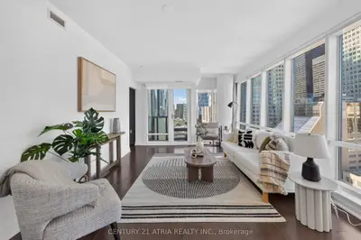 8 The Esplanade 1605, Toronto, On M5e 0a6