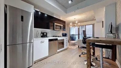 39 Brant Street 827, Toronto, On M5v 0m8