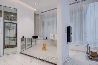238 Simcoe Street W 1406, Toronto, On M5t 0e2