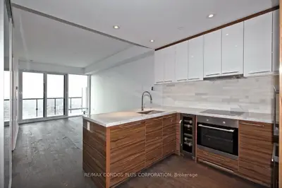 488 University Avenue 3811, Toronto, On M5g 0c1