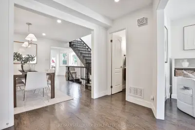 163 Roe Avenue, Toronto, On M5m 2j1