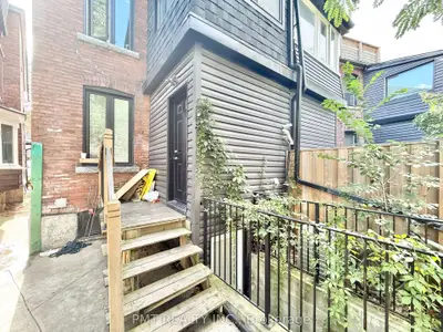 8 Rusholme Park Crescent Main, Toronto, On M6j 2c9